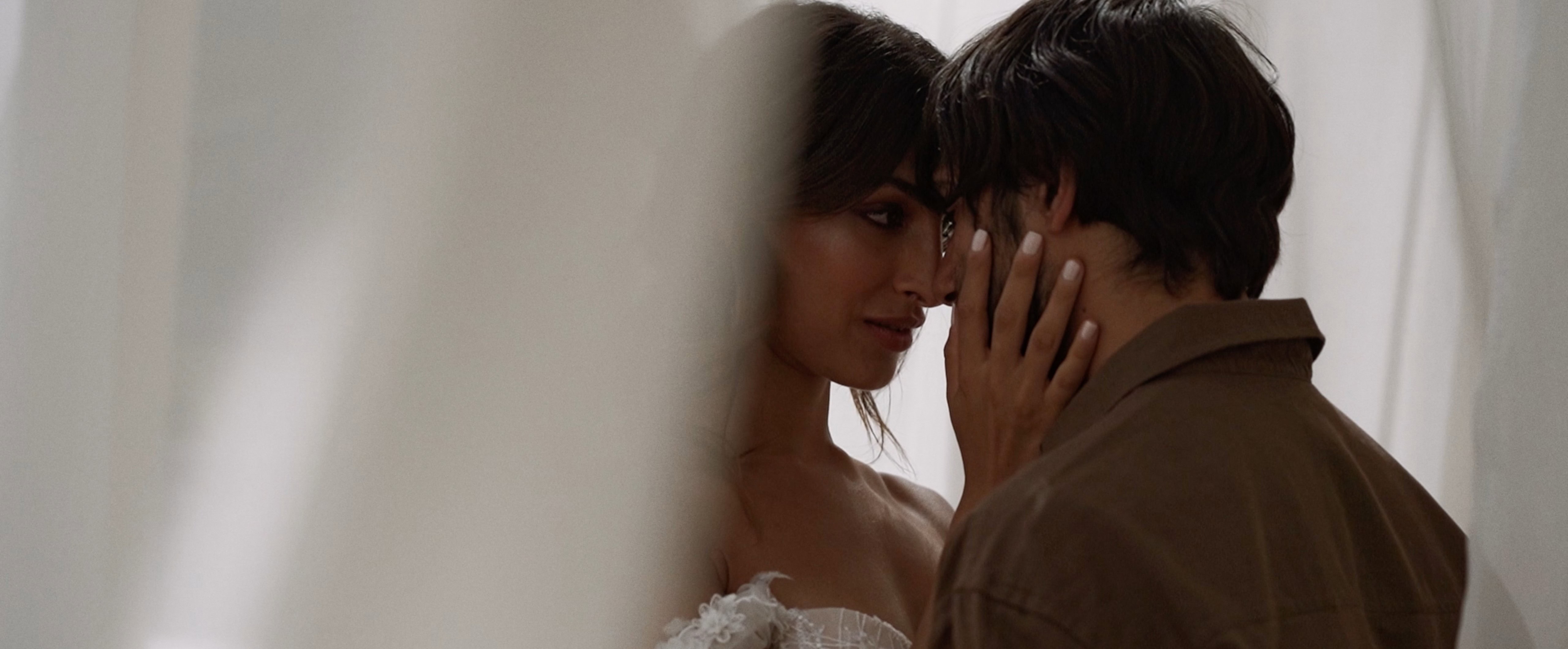 Wedding photographer flash vs natural light