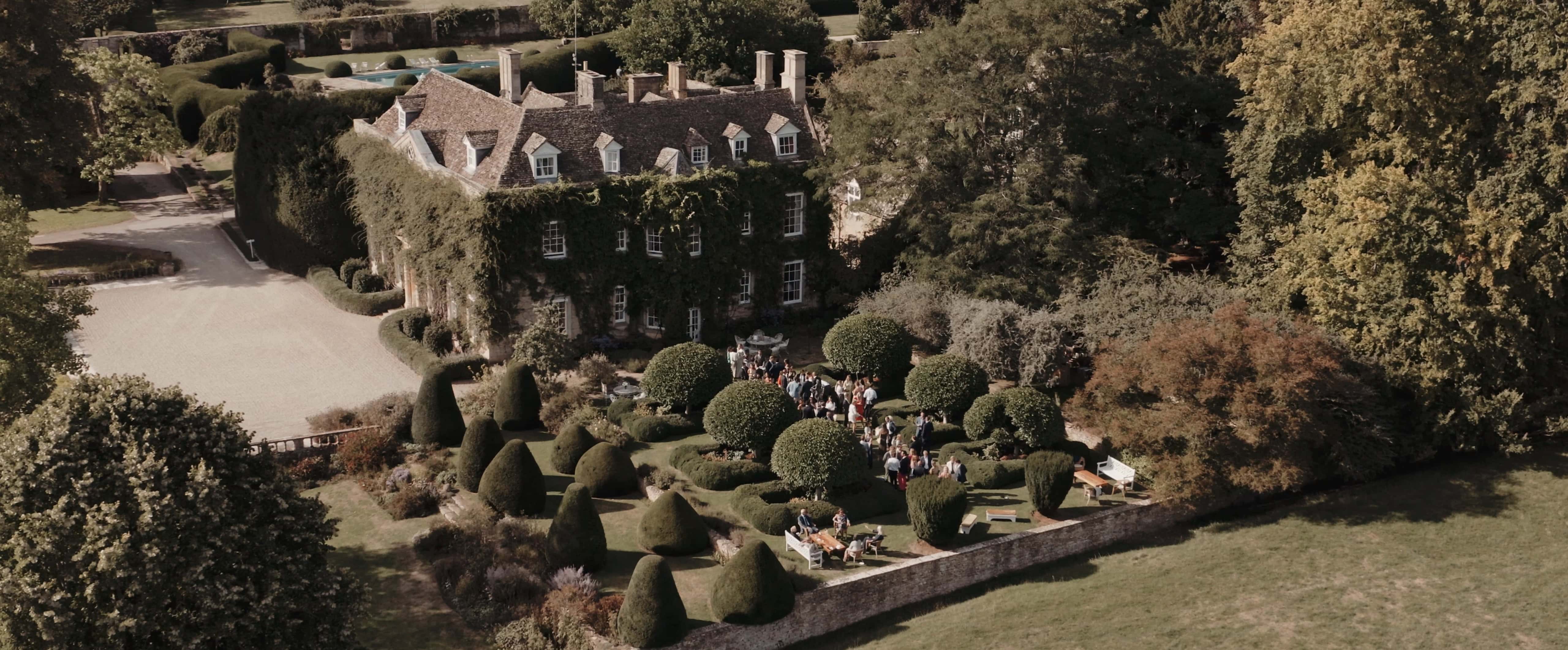 Outdoor ceremony at Cornwell Manor